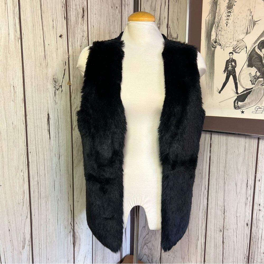 Women’s Large / Extra Large All Black Faux Fur Vest - Picture 2 of 8